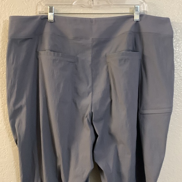ATHLETA Travel Pants, Plus Size, Front Zippered Pockets, High Rise Sz. 20/EUC - Picture 11 of 16
